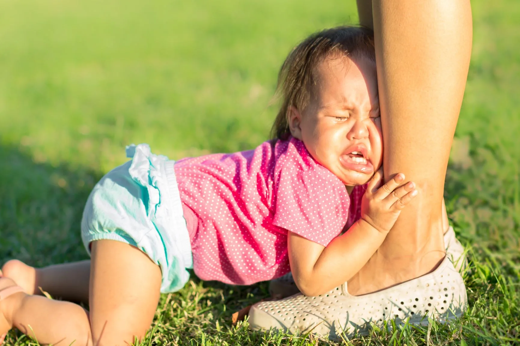 girl upset at mom's feet